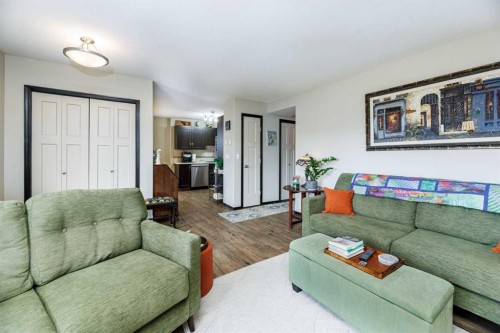 52 Vancouver Crescent, Red Deer, AB - Indoor Photo Showing Living Room