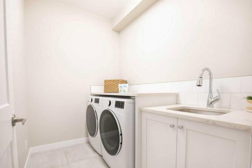 182 Slopeside Drive, Rural Lacombe County, AB - Indoor Photo Showing Laundry Room