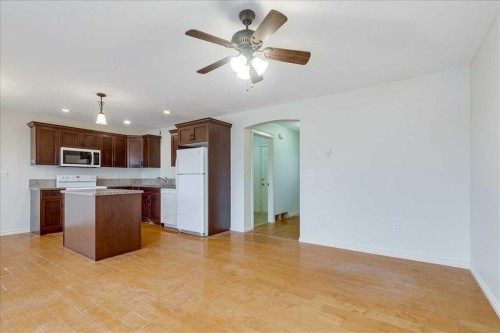 2-5511 54 Street, Ponoka, AB - Indoor Photo Showing Kitchen