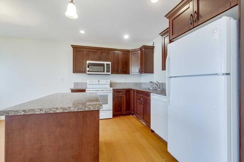 2-5511 54 Street, Ponoka, AB - Indoor Photo Showing Kitchen