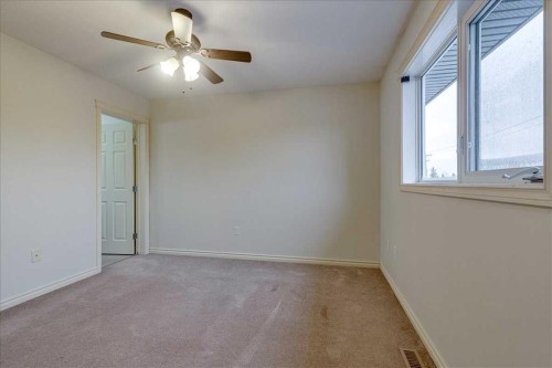 2-5511 54 Street, Ponoka, AB - Indoor Photo Showing Other Room