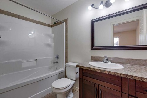 2-5511 54 Street, Ponoka, AB - Indoor Photo Showing Bathroom