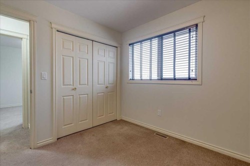 2-5511 54 Street, Ponoka, AB - Indoor Photo Showing Other Room