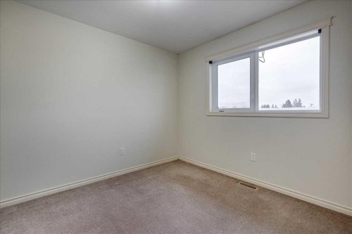 2-5511 54 Street, Ponoka, AB - Indoor Photo Showing Other Room
