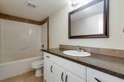2-5511 54 Street, Ponoka, AB - Indoor Photo Showing Bathroom