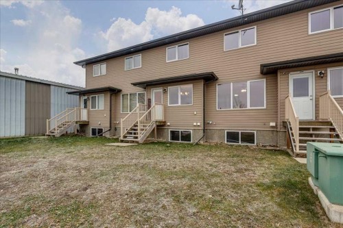 2-5511 54 Street, Ponoka, AB - Outdoor