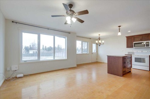 2-5511 54 Street, Ponoka, AB - Indoor Photo Showing Kitchen