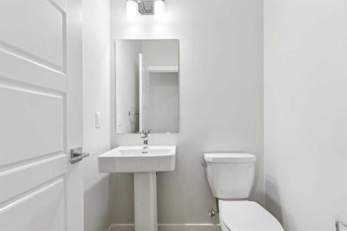 73 Southborough Square, Cochrane, AB - Indoor Photo Showing Bathroom