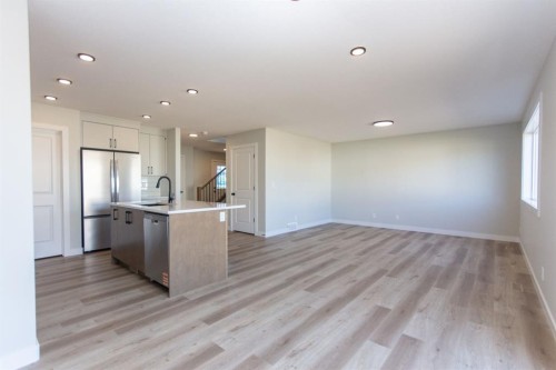 224 Augustus Way, Penhold, AB - Indoor Photo Showing Kitchen