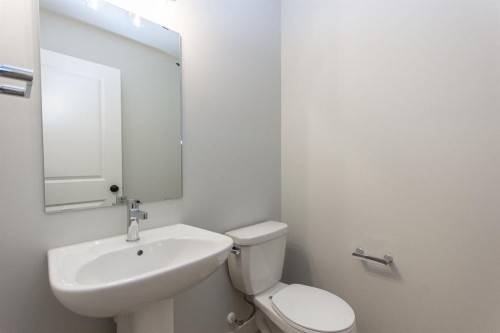 224 Augustus Way, Penhold, AB - Indoor Photo Showing Bathroom