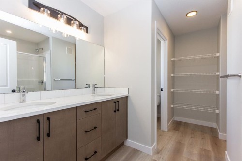 224 Augustus Way, Penhold, AB - Indoor Photo Showing Bathroom