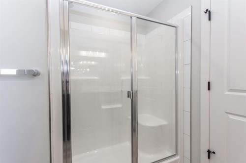 224 Augustus Way, Penhold, AB - Indoor Photo Showing Bathroom