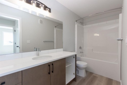 224 Augustus Way, Penhold, AB - Indoor Photo Showing Bathroom