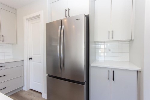 224 Augustus Way, Penhold, AB - Indoor Photo Showing Kitchen With Stainless Steel Kitchen