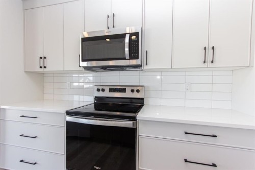 224 Augustus Way, Penhold, AB - Indoor Photo Showing Kitchen With Upgraded Kitchen