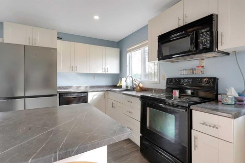 250 Cornett Drive, Red Deer, AB - Indoor Photo Showing Kitchen