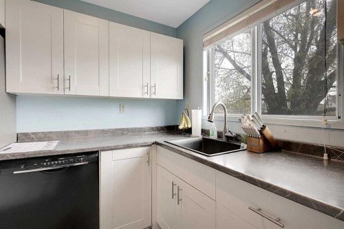 250 Cornett Drive, Red Deer, AB - Indoor Photo Showing Kitchen