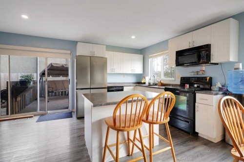 250 Cornett Drive, Red Deer, AB - Indoor Photo Showing Kitchen