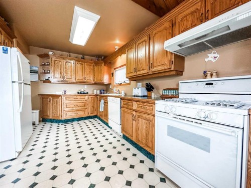 41 Sands Street, Rochon Sands, AB - Indoor Photo Showing Kitchen