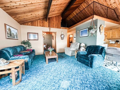 41 Sands Street, Rochon Sands, AB - Indoor Photo Showing Living Room