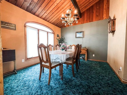 41 Sands Street, Rochon Sands, AB - Indoor Photo Showing Dining Room