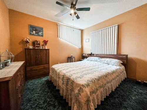 41 Sands Street, Rochon Sands, AB - Indoor Photo Showing Bedroom