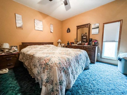 41 Sands Street, Rochon Sands, AB - Indoor Photo Showing Bedroom