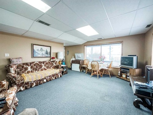 41 Sands Street, Rochon Sands, AB - Indoor