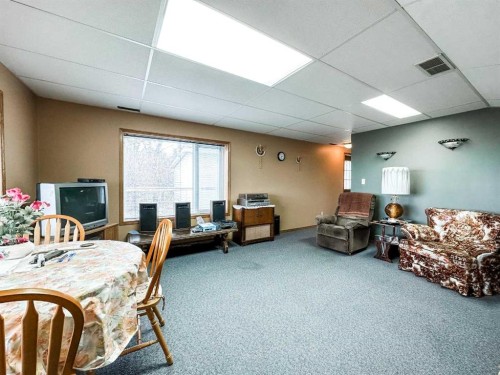 41 Sands Street, Rochon Sands, AB - Indoor