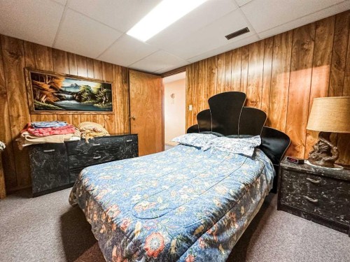 41 Sands Street, Rochon Sands, AB - Indoor Photo Showing Bedroom