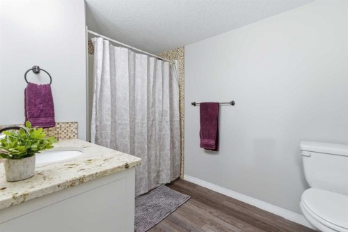 223A-80 Kelloway Crescent, Red Deer, AB - Indoor Photo Showing Bathroom
