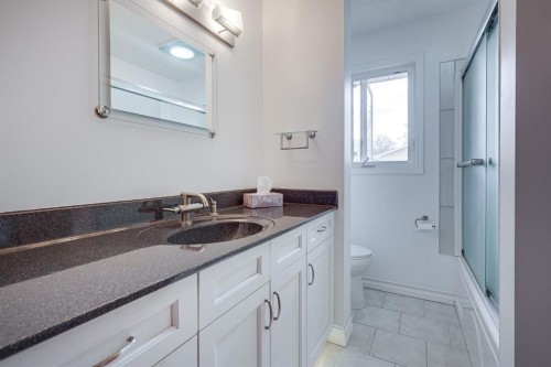 8 Nielsen Close, Red Deer, AB - Indoor Photo Showing Bathroom