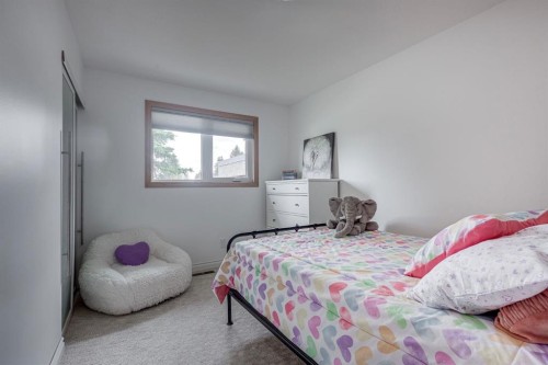 8 Nielsen Close, Red Deer, AB - Indoor Photo Showing Bedroom