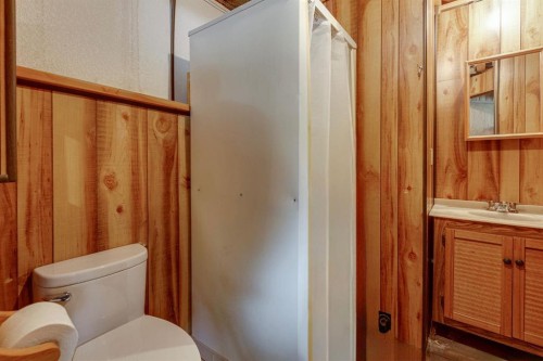 8 Nielsen Close, Red Deer, AB - Indoor Photo Showing Bathroom