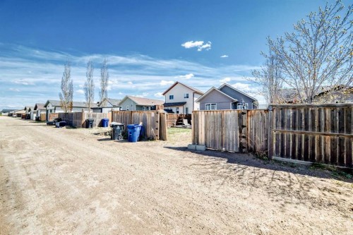21 Valley Crescent, Blackfalds, AB - Outdoor