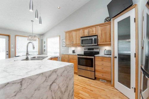 90 Alberts Close, Red Deer, AB - Indoor Photo Showing Kitchen With Double Sink
