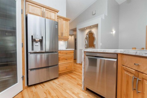 90 Alberts Close, Red Deer, AB - Indoor Photo Showing Kitchen