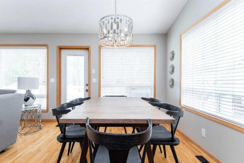 90 Alberts Close, Red Deer, AB - Indoor Photo Showing Dining Room