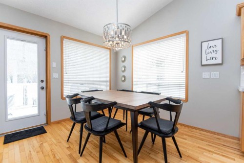 90 Alberts Close, Red Deer, AB - Indoor Photo Showing Dining Room