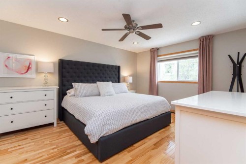 90 Alberts Close, Red Deer, AB - Indoor Photo Showing Bedroom