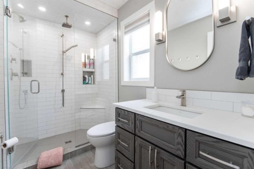 90 Alberts Close, Red Deer, AB - Indoor Photo Showing Bathroom