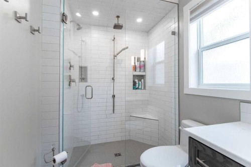90 Alberts Close, Red Deer, AB - Indoor Photo Showing Bathroom