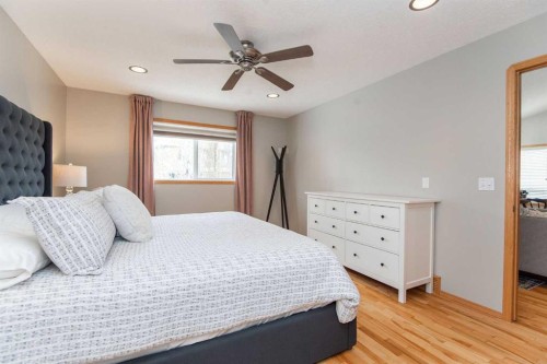 90 Alberts Close, Red Deer, AB - Indoor Photo Showing Bedroom