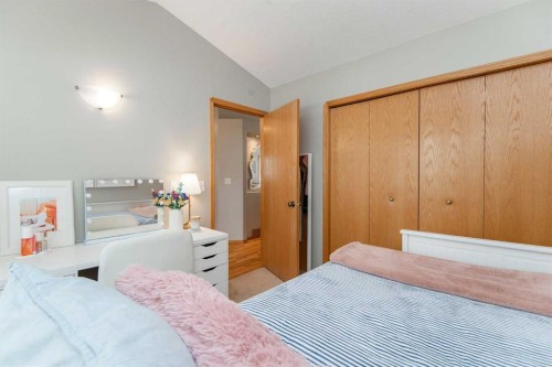 90 Alberts Close, Red Deer, AB - Indoor Photo Showing Bedroom
