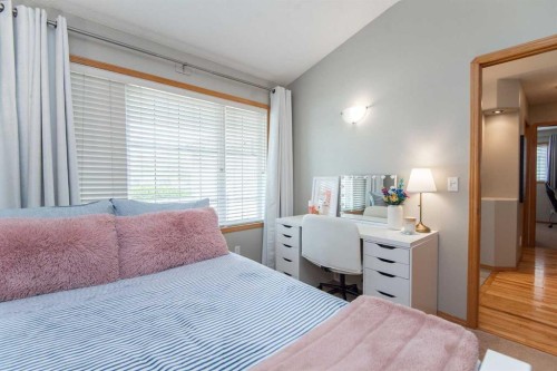 90 Alberts Close, Red Deer, AB - Indoor Photo Showing Bedroom