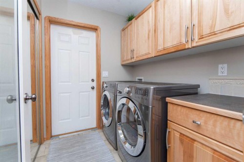 90 Alberts Close, Red Deer, AB - Indoor Photo Showing Laundry Room