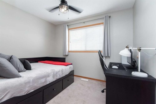 90 Alberts Close, Red Deer, AB - Indoor Photo Showing Bedroom