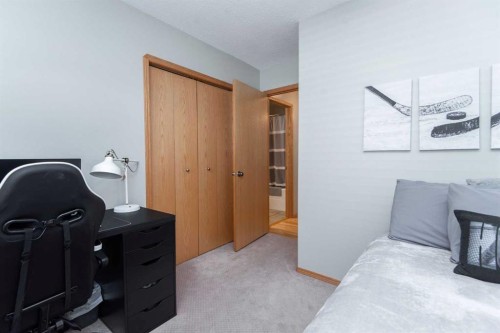 90 Alberts Close, Red Deer, AB - Indoor Photo Showing Other Room