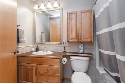 90 Alberts Close, Red Deer, AB - Indoor Photo Showing Bathroom