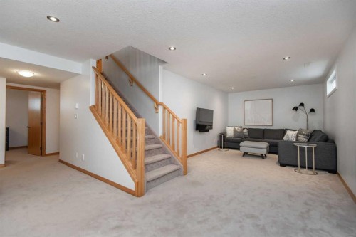 90 Alberts Close, Red Deer, AB - Indoor Photo Showing Other Room